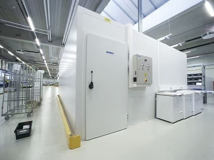 Frozen storage plant